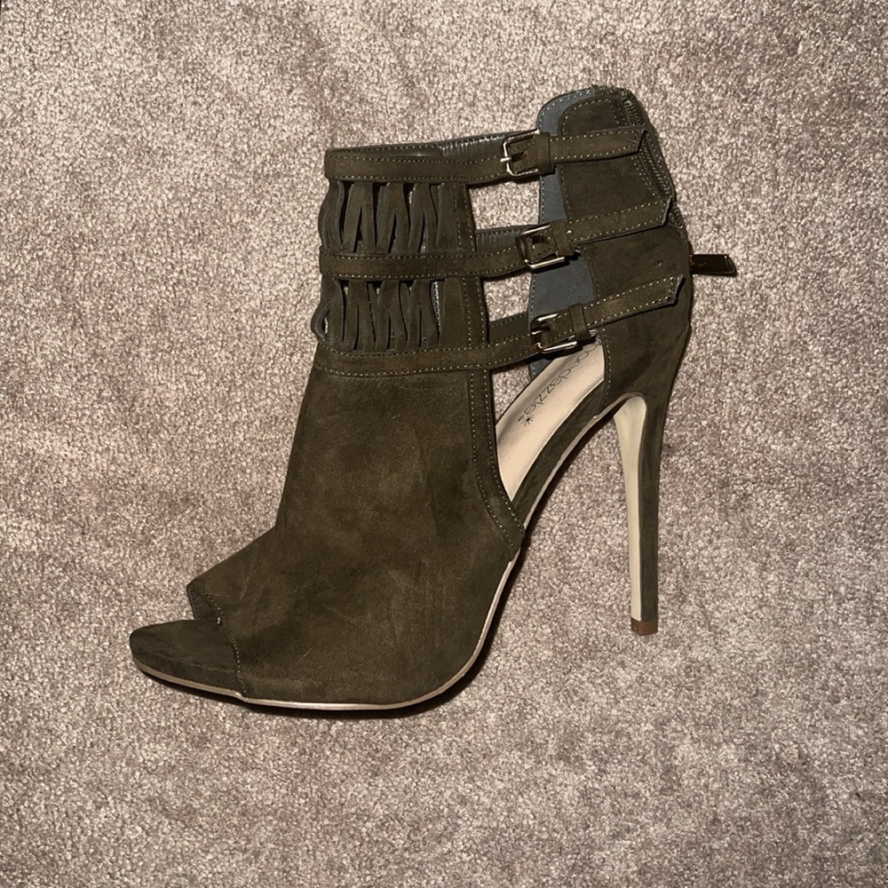 High heels - Picture 3 of 4